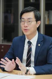 이것의 모든 해답을 현재 부산시장 선호도 1위 박형준(국민의힘 후보)이 말해주고 있습니다. Mjb2hxcidozbpm