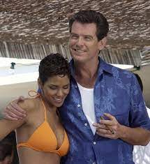 Halle berry and eric benet during special screening of mgm's die another day at the shrine auditorium in hollywood, ca, united states. Pierce Brosnan And Halle Berry Die Another Day Gute Filme Schauspieler Filme