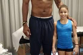Flávia lopes saraiva, públicamente conocida como flávia saraiva o incluso 'flavinha'. Ginasta Flavia Saraiva De 1 33m Tira Foto Com Nene Do Basquete De 2 11m Ancelmo O Globo