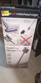 The Dyson V8 Motorhead Cord Free Vacuum Is Engineered To Clean Across All Floor Types The Direct Drive Cleaner Head Delivers 150 M Vacuums Dyson Dyson Vacuums