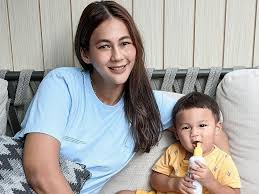 Meskipun ini bukan pengalaman pertamanya, paula mengaku bahwa ia juga tetap merasakan gugup ketika. Paula Verhoeven Hamil Anak Kedua Kiano Bakal Jadi Kakak