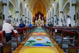 Corpus Christi transforma igrejas com tapetes de fé e arte em Fortaleza