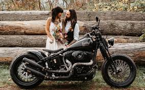 Wake up to life every morning with your engine running with bmw. Es Wird Rockig So Feiert Ihr Eine Bikerhochzeit Im Freien