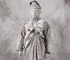 Sultan abdullah sultan ahmad shah yang dimasyhurkan hari ini sebagai sultan pahang keenam, menggantikan paduka. Maharum Bugis Syah Mbs