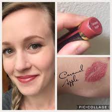 Sugar Skull Caramel Apple! A hauntingly delicious caramel apple 💀🍏