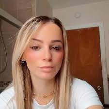 yeah, Beth Harmon inspired me to become a woman grandmaster 🙂‍↕️🙂‍↕️♟️ 📸  @jasonchikz 👗 @forloveandlemons