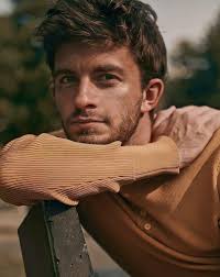 me: “yeah i watch bridgerton for the plot” the plot: