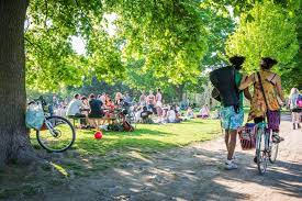 Trinity bellwoods park is a public park located in the west end of toronto, ontario, canada, bordered by queen street west on the south and dundas street on the north. Trinity Bellwoods Park Hilariously Mislabelled On Toronto Map