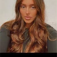 Sarah Kendrick's Instagram, Twitter & Facebook