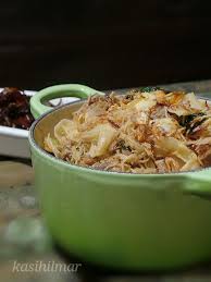 Rebus pak choy di dalam air mendidih seketika saja. Bihun Sos Tiram Kasih Ilmar