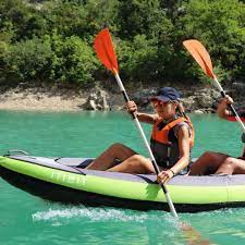 輕艇（ canoeing ）是在加拿大式艇（ canoe ）划槳前進的水上運動。 輕艇活動較窄的定義是以輕艇為主要活動的運動，輕艇活動較寛的定義則包括和其他活動結合的活動（例如輕艇露營），或是其他活動中只以輕艇來作為. è¼•è‰‡ åˆ'çš®è‰‡çš„å¥½è™•