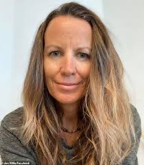 Struggling single mother discovers $150 cash and a touching note left for  her in a car she purchased