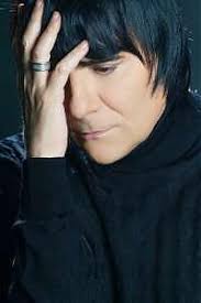 Visualizza altre idee su renoir, cantanti, canzoni. Battuta Di Zero Offende L Arcigay Boicottate Le Sue Canzoni Nei Locali Spettacoli Cultura Repubblica It