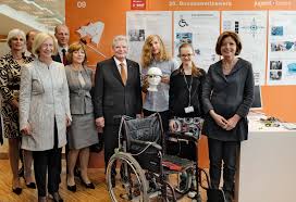 Im jahr 1995 wurde bei dreyer multiple sklerose diagnostiziert, weshalb sie bei längeren wegstrecken auf einen rollstuhl angewiesen ist. Bundesprasident Gauck Kurt Jugend Forscht Bundessieger 2015 Presseportal