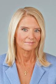 Kim Hume's Instagram, Twitter & Facebook