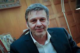 ↪ το δοκίμιο εξετάζει τη σχέση μεταξύ της οικονομικής ανάπτυξης και της πολιτισμικής άνθισης. O Apostolos Gkletsos Anebase Fwtografia Ths Korhs Toy Sto Instagram Patras Events