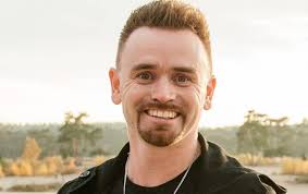 David de Vos reageert op vele kritiek: "Ik houd ontzettend veel van Jezus" 