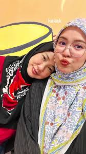 A J Lowe (@aje23022)