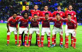 sɨˈpɔɾ liʒˈboɐ i βɐ̃jˈfikɐ), commonly known as benfica, is a professional football club based in lisbon, portugal, that competes in the primeira liga, the top flight of portuguese football. Benfica Quanto Custam Os Jogos A Nos Diz 400 Milhoes De Euros