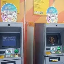 Layar sentuh di mesin atm berbentang 19 inci membuat pengguna seperti berhadapan langsung dengan pegawai bank. Atm 24 Jam Melaka