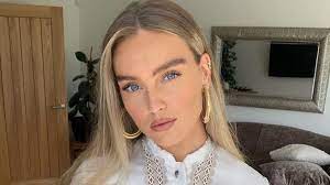 Little mix's perrie edwards has revealed she's pregnant with her first child. Grosser Komplex Little Mix Perrie Hat Grosse Narbe Am Bauch Promiflash De