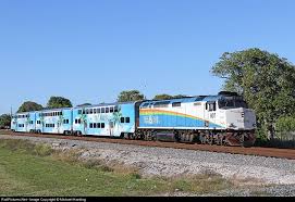 With One Of The Older F40 S On The Point A Tri Rail Commuter Run Heads South Towards Miami Train Pictures Train Commuter Train