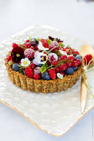 Tarte Fruits Rouges Sur Fond Aux Noix Quatre Saisons Au Jardin Tarte Fruits Rouges Tarte Aux Fruits Decoration Tarte