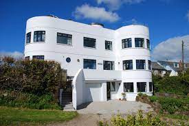 Art Deco Style Coastal Home For Sale Offers Panoramic Views Of Cornwall S Mount S Bay Art Deco Buildings Art Deco Home Art Deco