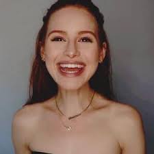 Madelyn cline is so beautiful 😍