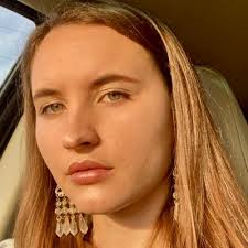 Candace von Hoffman (@CandacevonH)