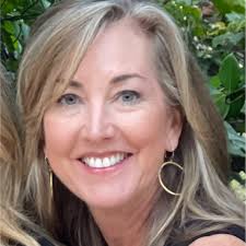 Lynn Oakley's Instagram, Twitter & Facebook