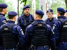 In atentia militarilor profesionisti guvernul a majorat mai alocatia pentru drepturile de hrana la valoarea actualizata. AngajaÈ›ii Ministerului De Interne Vor Primi In Avans Norma De HranÄƒ È™i Norma De Echipament Romania Libera