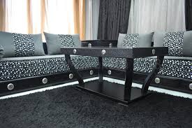 Un salon moderne design moderne et couleur jaune très confortable avec touts les accessoires intégrables à l'intérieur des maisons ou autres pièces, apprécier la décoration appliquée sur son design, une magnifique brillante émane du tissu de haute. Salon Marocain Berbere Ghazaouet Salon Marocain Moderne Sur Mesure