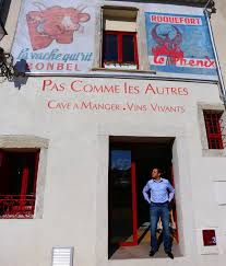 Pas Comme Les Autres Une Cave A Manger En Plein Beziers Tres Bel Endroit Tenu Par Un Jeune Sommelier De Metier Cave Beziers Rire