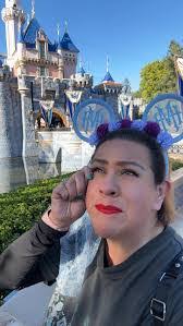 Kim Deeks's Instagram, Twitter & Facebook