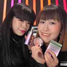 2025 MAC LUXE LUCK 🐍 M·A·Cximal Silky Matte Lipstick A silky matte  lipstick that delivers 12 hours of full-coverage colour and eight hours of  moisture in three limited-edition shades ,Royal Emerald ,Luck