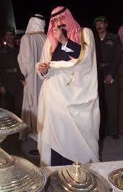 Pin By Noura Alsubaie On Saudi Arabia In 2020 Fashion Victorian Dress Face Art