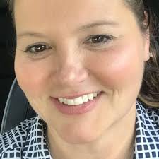 laura vanhook (@lvoutsidethebox)