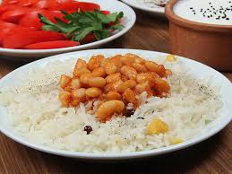 Hele de yanında pilav ve turşu ile yapımı: Kuru Fasulyenin Yanina Ne Gider