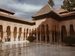 Here you can see the schedules and rates of visits to the real alcázar from seville. Interno Alcazar Erasmus Photo Granada