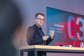 潘励驰回应一切，保时捷以价值与定力迎接中国市场挑战- 星酷 ...