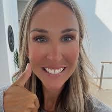 Jennifer Hinrichs's Instagram, Twitter & Facebook