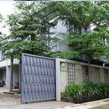 Unsur dekorasi yang berbeda dengan desain lainnya membuat rumah lebih elok di pandang mata. Prima Roster Loster Reposted From Properti Jkta Rumah Modern Minimalis Dengan Menggunakan Roster Pada Pagar Rumah Rostermotif Rosterminimallis Rosterdesign Rosterpagar Pagarroster