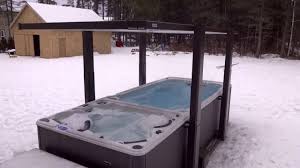 Le gazebo ou abri de spa extérieur permet de protéger votre spa efficacement afin de pouvoir l'utiliser toute l'année. Abri Hydrocover Pour Spa De Nage Youtube