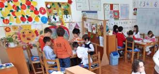 Stateam la un pahar de vorba si la un moment dat cineva a zis vedeti acum diferenta dintre liceu si facultate!. Colegiul Goethe Asaltat De Romanii Nemti Strania Explozie A Etniei Germane In Capitala Si Culisele Unui Scandal Penal Esential Hotnews Ro