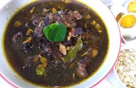 Pada umumnya, lontong kupang ini akan disajikan dengan ditemani es kelapa muda dan sate kerang. Nasi Rawon Dan Jajanan Pasar Sarapan Kesukaan Istri Sandiaga Uno