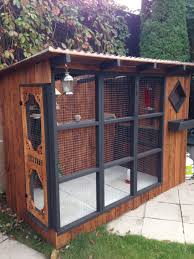 Une Petite Voliere Urbaine Que J Ai Fabrique Pour Des Tourterelles Et Une Ou Deux Poules Vogelvoliere Kaninchengehege Vogel Als Haustiere