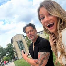 We love a visit from alumnus @joemanganiello! (And @caitlin__oconnor and  Bubbles, of course!) ✨ #TartanProud