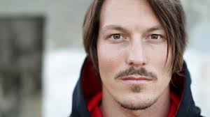 Is that chumpy is short and fat, particularly in comparison with something of more favourable dimensions while humpy is characterised by humps. Tragic Details Come To Light As Alex Chumpy Pullin S Final Moments Are Revealed Oversixty