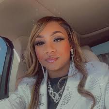 it's Officially My 32nd Birthday!! Happy Birthday to Mee ! I thank GOD, I  am able to see another year , thank GOD for strength, for growth , for the  favor covering